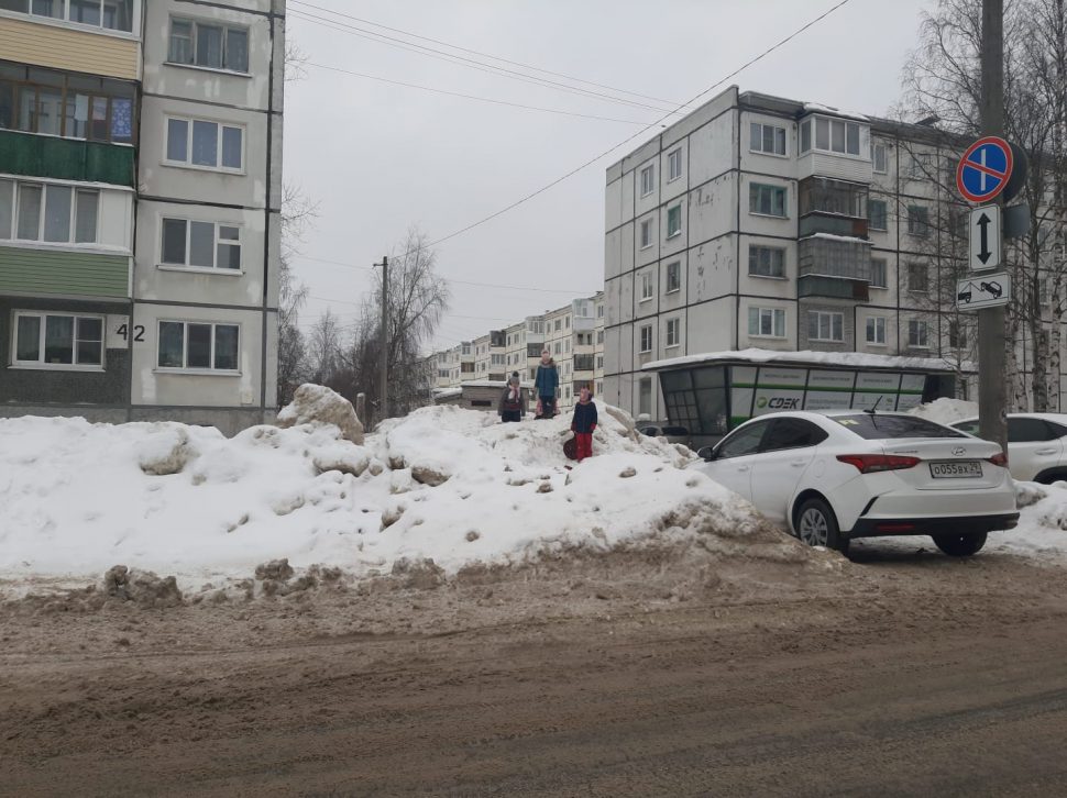 С Комсомольской улицы Северодвинска вывезут снег